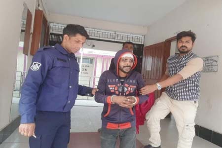 সাতক্ষীরায় নিজ পুত্রকে হত্যার দায়ে গ্রেপ্তার পিতাকে জেলহাজতে পাঠালো পুলিশ