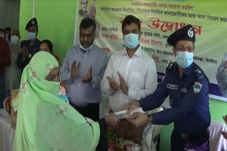 ঝিনাইদহে কর্মজীবী ল্যাকটেটিং মাদার সহায়তা ভাতা বিতরণ