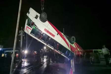 পদ্মায় বাসডুবি