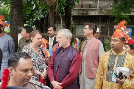 বৈশাখী শোভাযাত্রা উপ‌ভোগ করেছেন ইইউ-নরও‌য়ের রাষ্ট্রদূতসহ বিদেশি কূটনীতিকরা