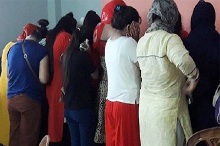 ঢাকার গুলশানের স্পা সেন্টারে অভিযানে ২৮ জন গ্রেপ্তার