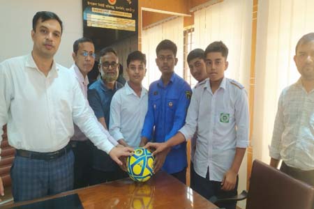 ক্রীড়া সামগ্রী বিতরণ