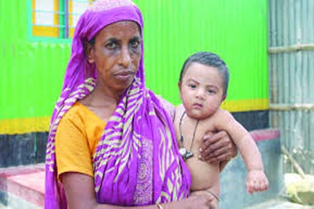 ২০ হাজার টাকায় সন্তানকে বিক্রি করে দিয়ে পালিয়েছেন বাবা