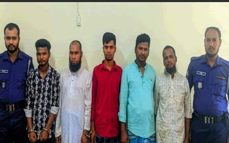 পাথর লুটের ঘটনায় ৫ জন আটক