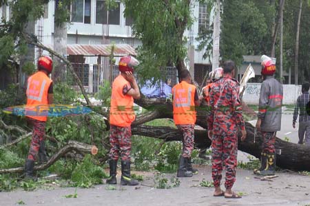 যশোরে প্রবল ঝড়