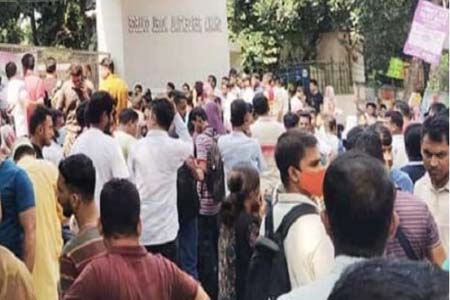 পরীক্ষার্থীদের বিক্ষোভ