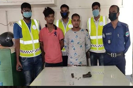 বেনাপোলে পিস্তুল-গুলি সহ আটক-২