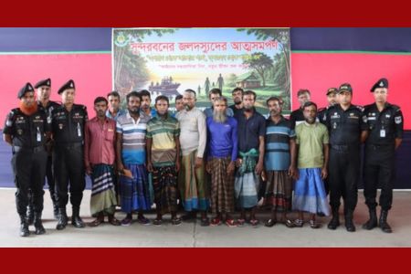 সুন্দরবনে আলিফ বাহিনীর ১৫ সদস্যের আত্মসমর্পণ