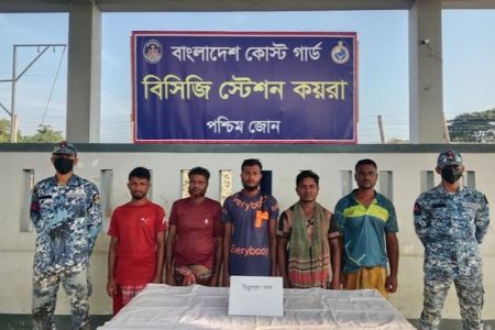 সুন্দরবনে কোস্ট গার্ডের সঙ্গে দস্যুদের বন্দুকযুদ্ধ, ৫ জেলে উদ্ধার