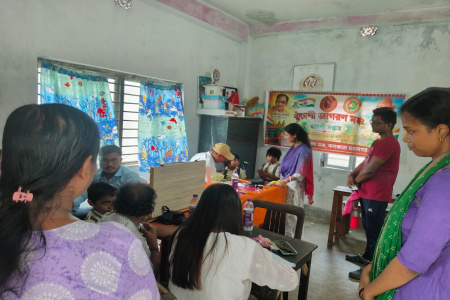 উল্টোডাঙায় স্বদেশী জাগরণ মঞ্চের উদ্যোগ: পড়ুয়াদের স্বাস্থ্য ও চক্ষু পরীক্ষা শিবির