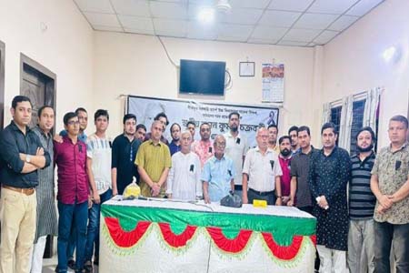 সীতাকুণ্ডে প্রয়াত শিক্ষক স্বপন কুমার চক্রবর্তীর স্মরণসভা অনুষ্ঠিত