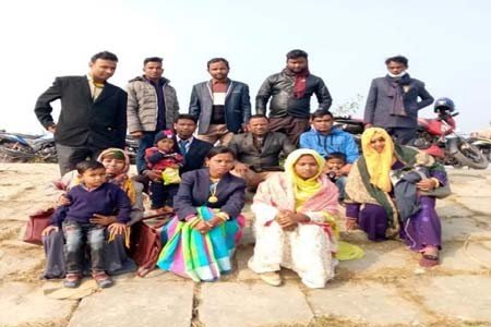 A joyous trip for the family of the journalists in Taraganj