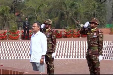 জাতীয় স্মৃতিসৌধে শ্রদ্ধা জানালেন প্রধানমন্ত্রী