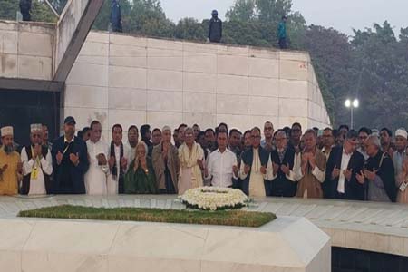 বাবার কবরে তারেক রহমান