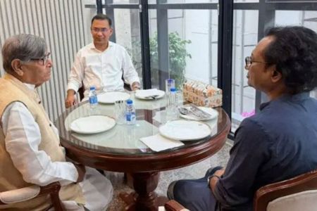 প্রধানমন্ত্রীর সঙ্গে বিশিষ্ট শিক্ষাবিদ অধ্যাপক আবদুল্লাহ আবু সায়ীদের সাক্ষাৎ