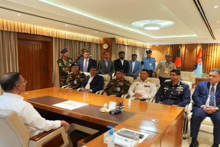 প্রথমবারের মতো সশস্ত্র বাহিনী বিভাগে অফিস করলেন প্রধানমন্ত্রী