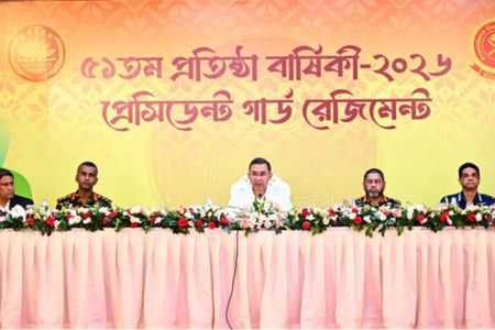 নিরাপত্তা কৌশলে সরকারপ্রধানকে জনগণ থেকে দূরে না রাখতে পিজিআরের প্রতি আহ্বান প্রধানমন্ত্রীর