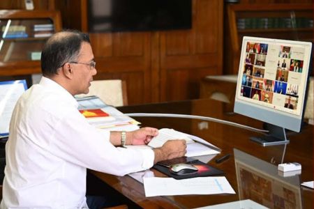 অর্থনৈতিক স্থিতিশীলতা রক্ষার জন্য উন্নয়ন সহযোগীদের কাছে ২০০ কোটি ডলার ঋণ চাইলেন প্রধানমন্ত্রী