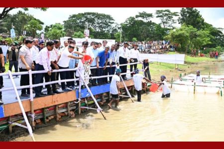 ব্রহ্মপুত্র নদে মাছের পোনা অবমুক্ত করলেন প্রধানমন্ত্রী