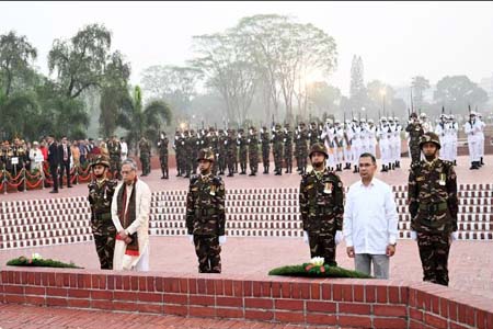 রাষ্ট্রপতি ও প্রধানমন্ত্রীর শ্রদ্ধা নিবেদন