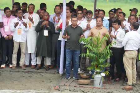 গৌরনদীতে বৃক্ষরোপণ কর্মসূচির উদ্বোধন প্রধানমন্ত্রীর