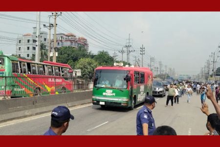 ফেনীর পথে সোনারগাঁ পার হলেন প্রধানমন্ত্রী তারেক রহমান