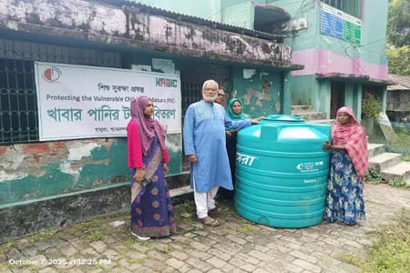 দ্বীপ ইউপি গাবুরায় বৃষ্টির পানি সংরক্ষণে ট্যাংক  বিতরণ