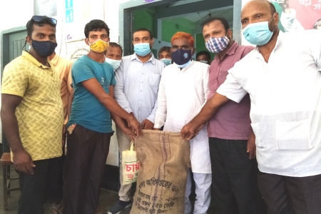 মোহম্মদপুর ও চিলারং ইউনিয়নে ভিজিএফের চাল বিতরণ