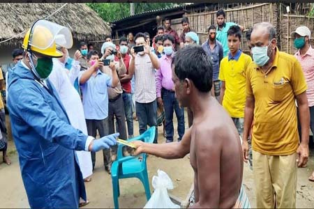 পীরগঞ্জের নির্যাতিত দুই শিশুর পাশে ঠাকুরগাঁওয়ের জেলা প্রশাসক