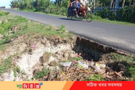 সড়কের পাশ ভেঙ্গে গর্ত সৃষ্টিতে ঝুঁকি বাড়ছে