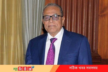 সরকারি কর্মচারীদের জনগণের সেবক হিসেবে কাজ করতে হবে