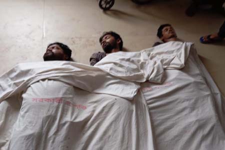 তিন নির্মাণ শ্রমিকের মৃত্যু  