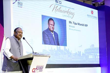 পোশাক খাতে মিড লেভেলে