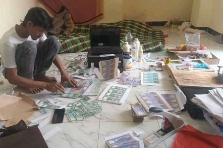 কক্সবাজারে ৫ লাখ টাকার জাল নোট ও সরঞ্জামসহ যুবক গ্রেফতার