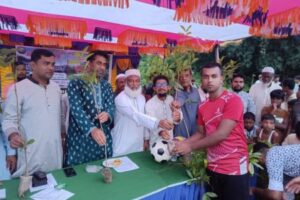 ঝিনাইদহে পরিবেশের ভারসাম্য রক্ষায় ১ হাজার গাছের চারা বিতরণ