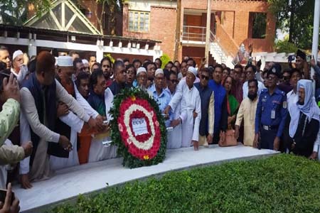 বঙ্গবন্ধুর সমাধিতে বদিউজ্জামান সোহাগের শ্রদ্ধা    