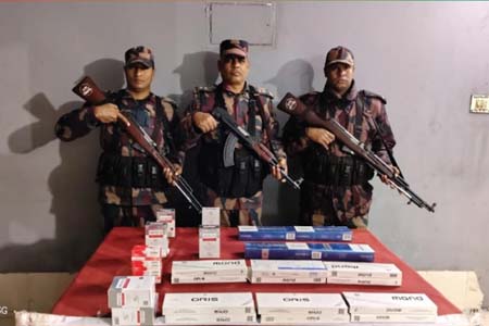 কসমেটিক্স সামগ্রীসহ চোরাচালানি পণ্য আটক