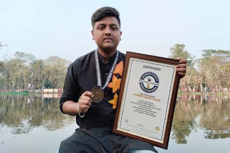 মুখে শিস বাঁজিয়ে বিশ্বের প্রথম রেকর্ডে উজ্জ্বল