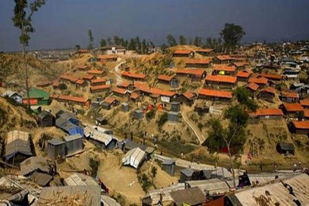 রোহিঙ্গা ক্যাম্পে গোলাগুলি