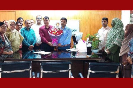 ঝিকরগাছা সরকারি এমএল মডেল হাই স্কুলের পক্ষে নবাগত ইউএনওকে ফুলেল শুভেচ্ছা