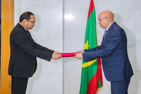 অনাবাসিক রাষ্ট্রদূতের প্রত্যয়নপত্র