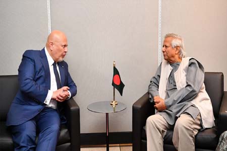 গণহত্যা নিয়ে আইসিসির প্রধান কৌঁসুলির সঙ্গে ড. ইউনূসের বৈঠক