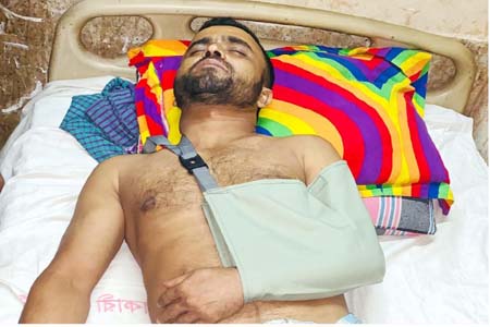 ইউপি সদস্যকে পিটিয়ে আহত