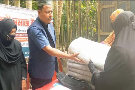 শীতার্তদের মাঝে কম্বল বিতরণ