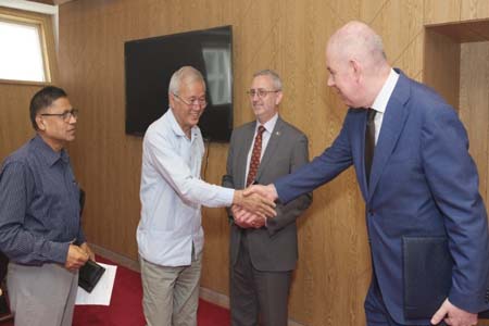 পাশে থাকার অঙ্গিকার