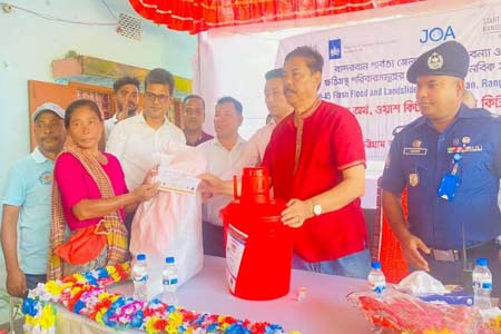 দুর্গত মানুষ স্বাভাবিক জীবনে না ফেরা পর্যন্ত ত্রাণ বিতরণ আব্যাহত থাকবে- পার্বত্য মন্ত্রী