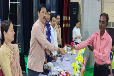 প্রধানমন্ত্রী জনগণের পাশে থেকে প্রতিটি দুর্যোগময় পরিস্থিতি মোকাবিলা করেন -বীর বাহাদুর উশৈসিং