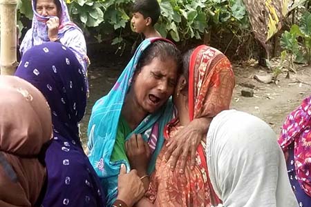 বিদ্যুৎস্পৃষ্টে ভ্যান চালকের মৃত্যু