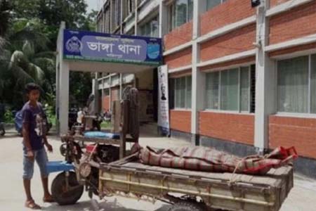 ফরিদপুরে তুচ্ছ ঘটনাকে কেন্দ্র করে প্রতিপক্ষের হামলায় বৃদ্ধা নিহত