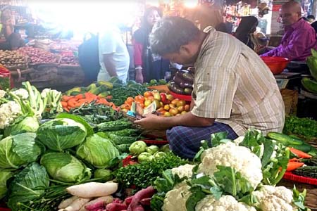 সবজির বাজার চড়া